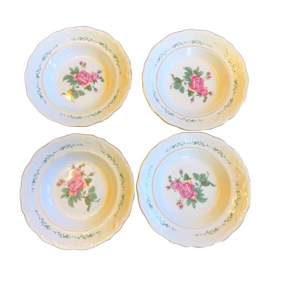 Bundle of 4 Gibson Housewares Floral Design Salad Plates - Picture 1 of 5